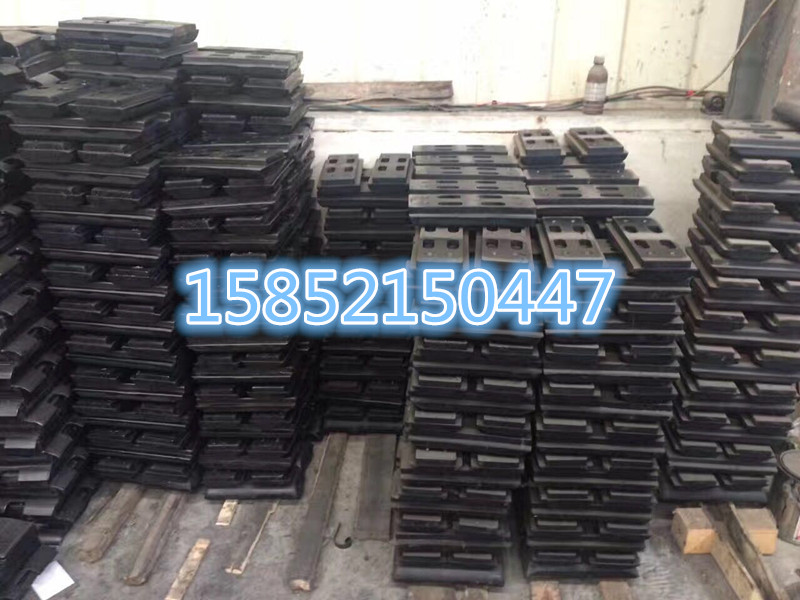 三  摊铺机SMP100C履带板胶块   对  品